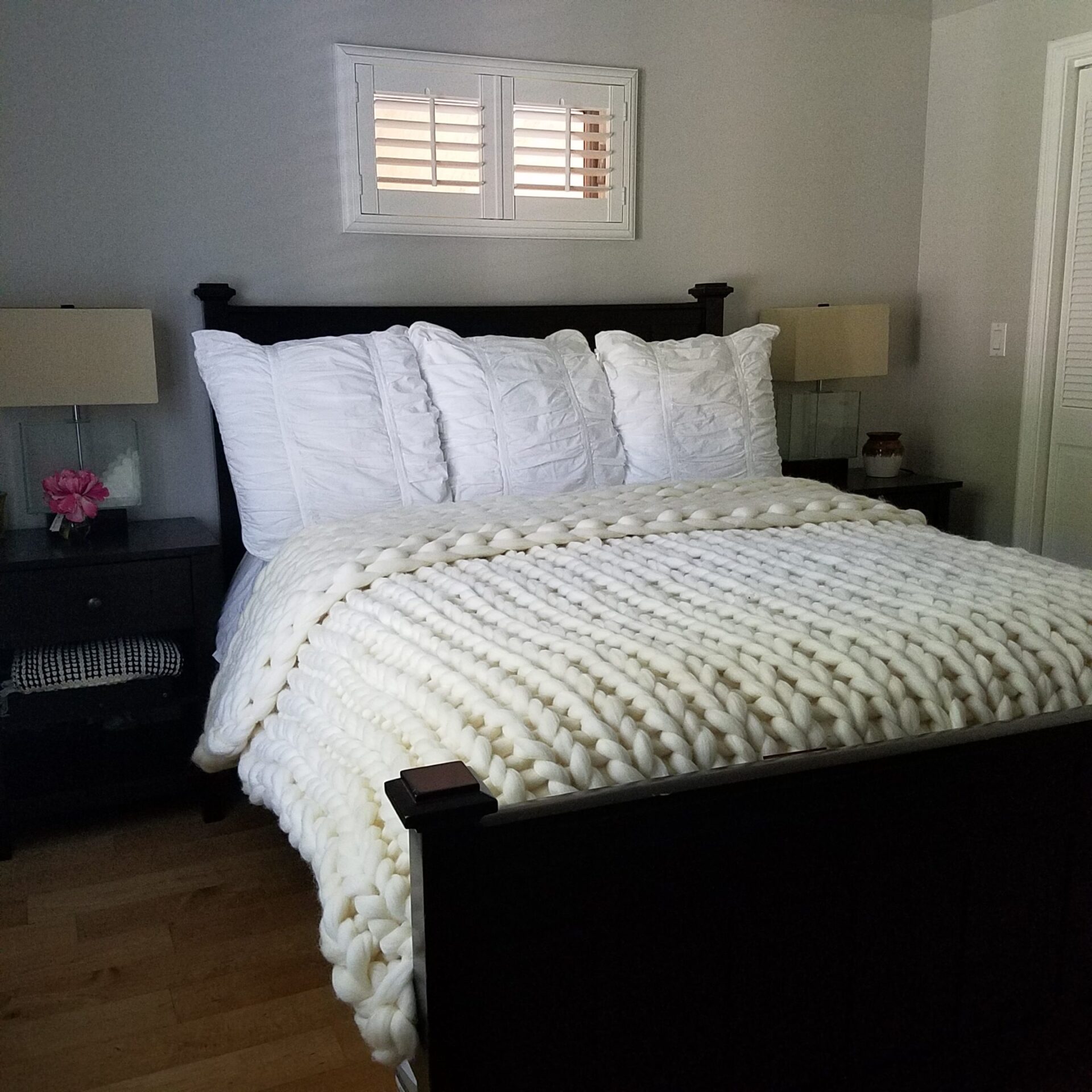 ivory chunky knit throw blanket guest bedroom home decor angela lanter hello gorgeous