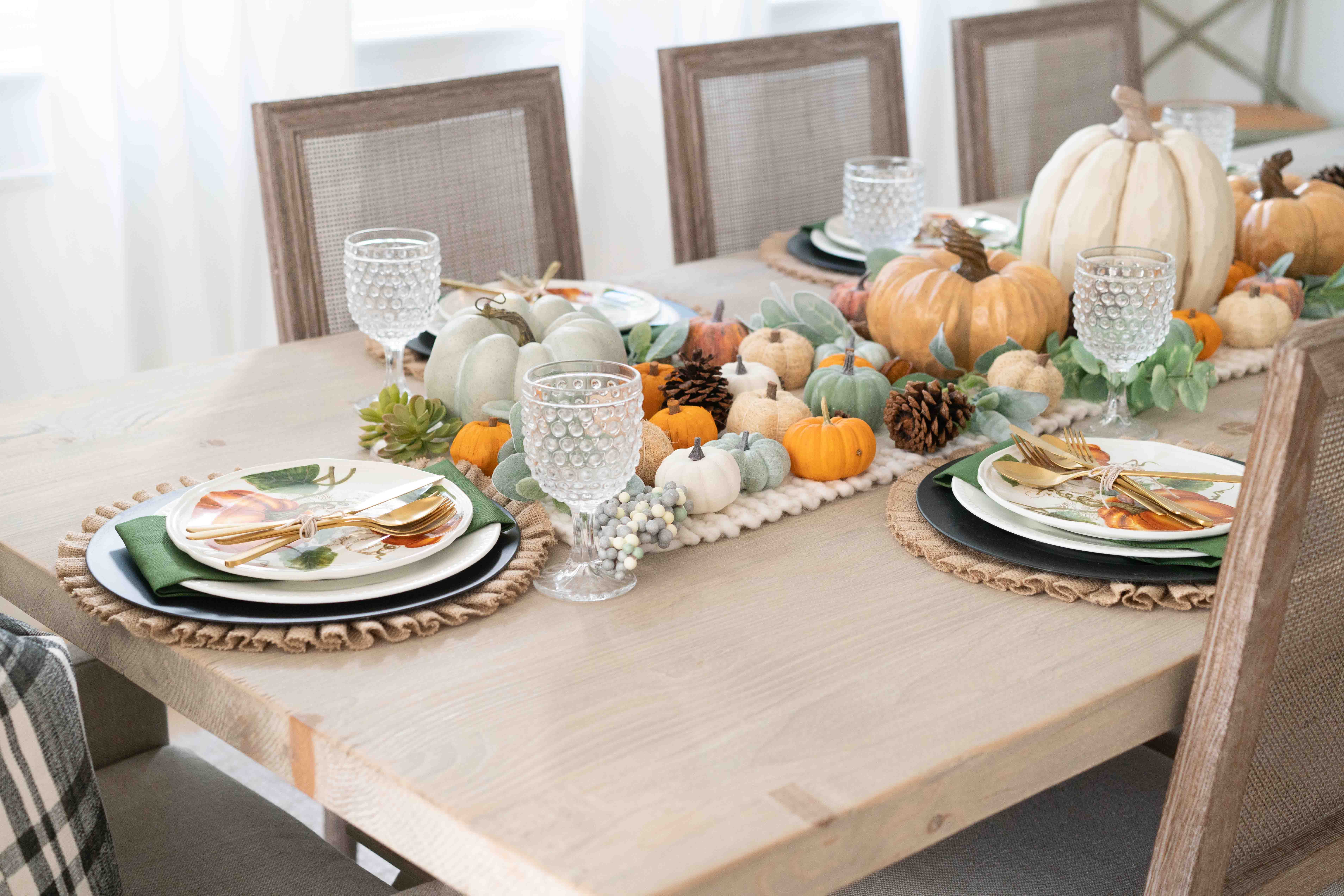 fall dining room decorati