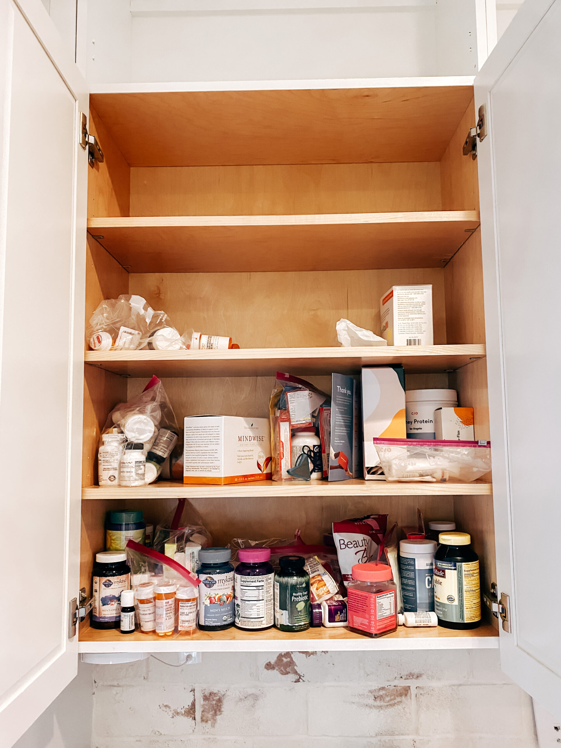 How I Organized the Medicine Cabinet