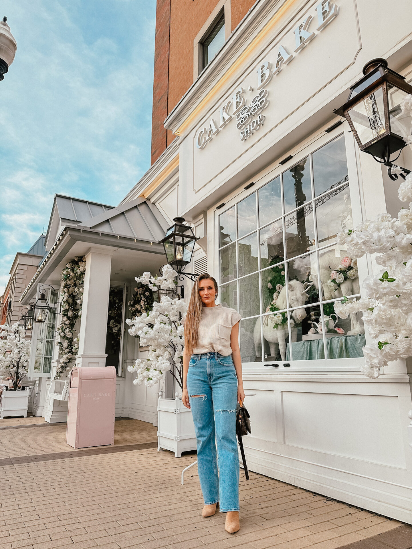 The Cake Bake Shop by Gwendolyn Rogers restaurant in Carmel Indianapolis, IN by travel blogger Angela Lanter