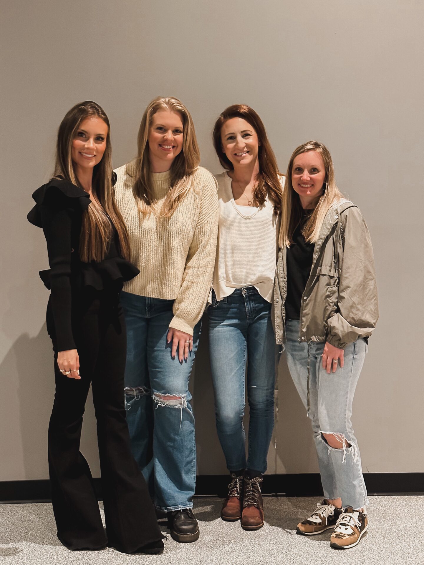 Lifestyle blogger Angela Lanter wearing monochromatic outfit. Black on black. With her friends.