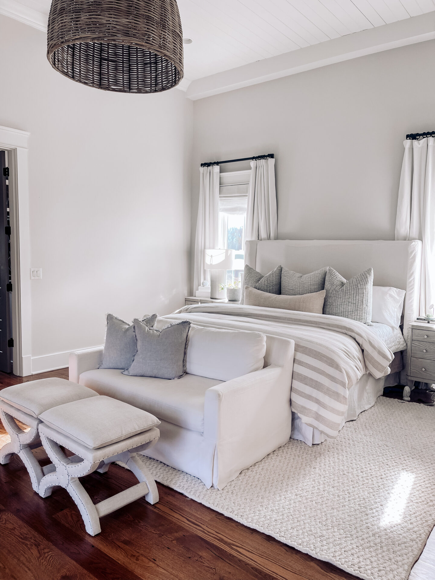 beddy's zip bedding for guest bedroom makeover in Nashville, TN by lifestyle blogger Angela Lanter. Hayden luxe duvet cover zipper bedding set.