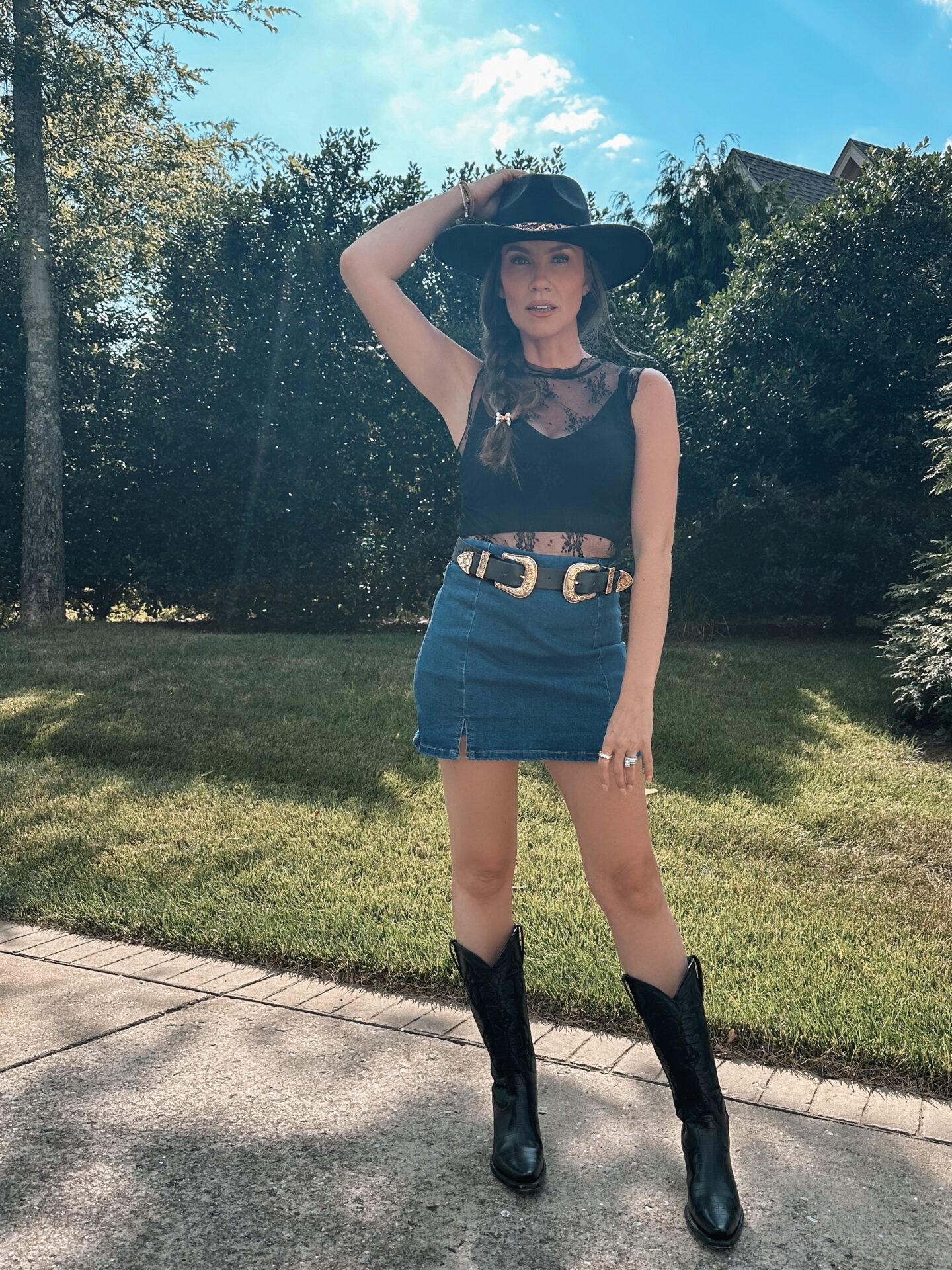 Outfits for Country Music Concerts by fashion blogger Angela Lanter