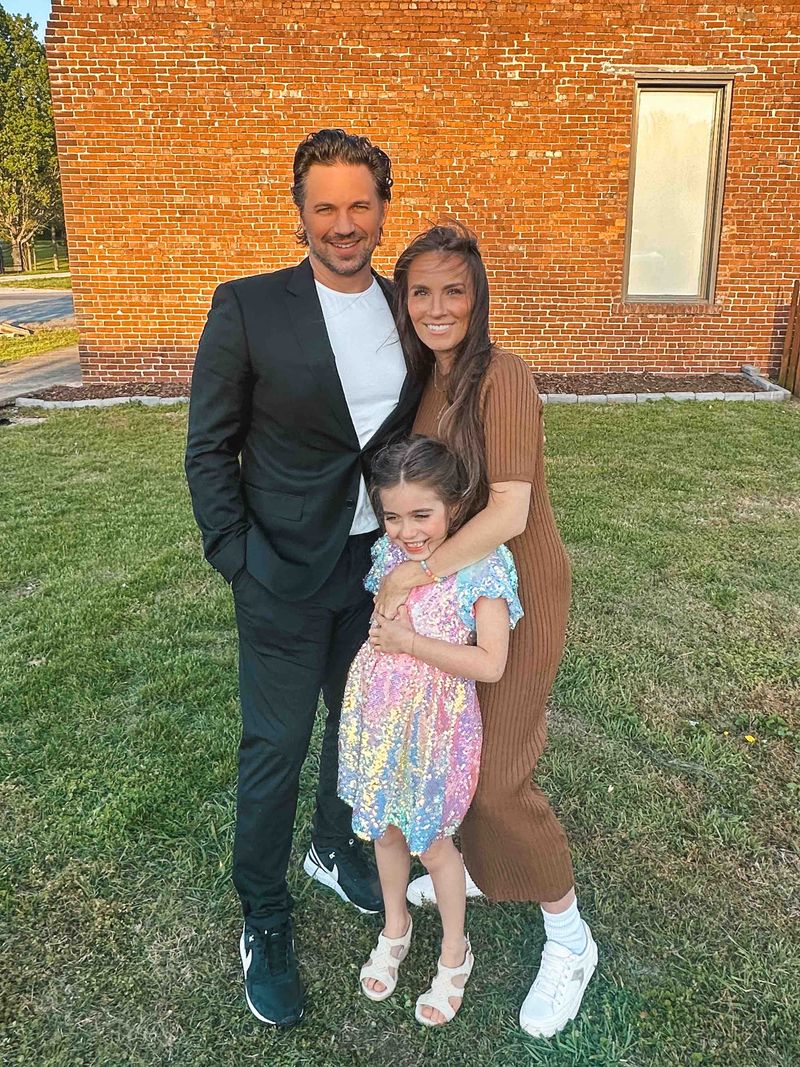 second trimester cute pregnancy outfits by lifestyle blogger angela lanter wearing Varley